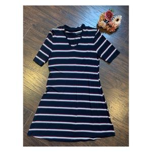 A very cute striped dress 👗